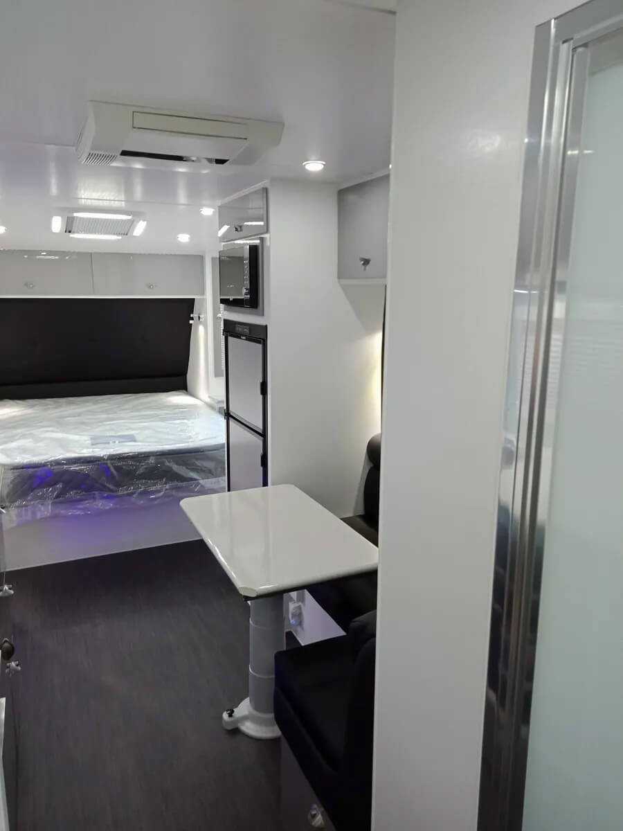 Aussie Wide Caravans Drover 22' Bunk photo 4 of 6