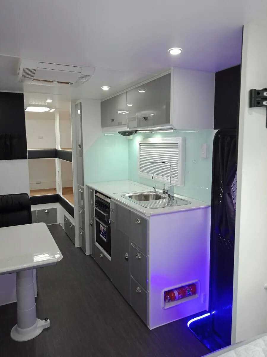Aussie Wide Caravans Drover 22' Bunk photo 5 of 6