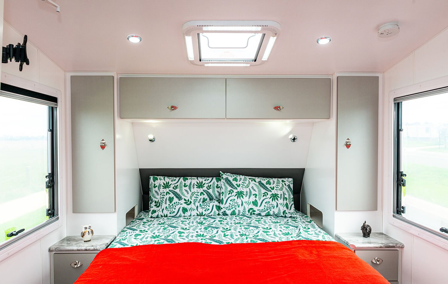 Aussie Wide Caravans Outback 18'6 Bunk photo 6 of 6