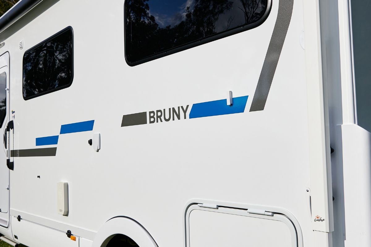 Avida Bruny photo 2 of 6