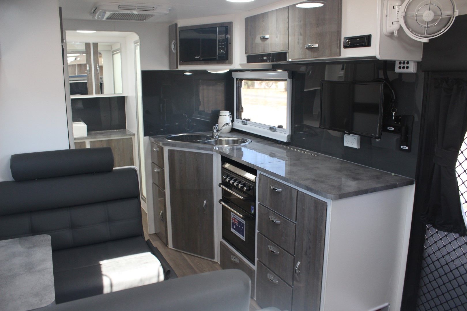 Blue Sky Caravans Monterey photo 9 of 11