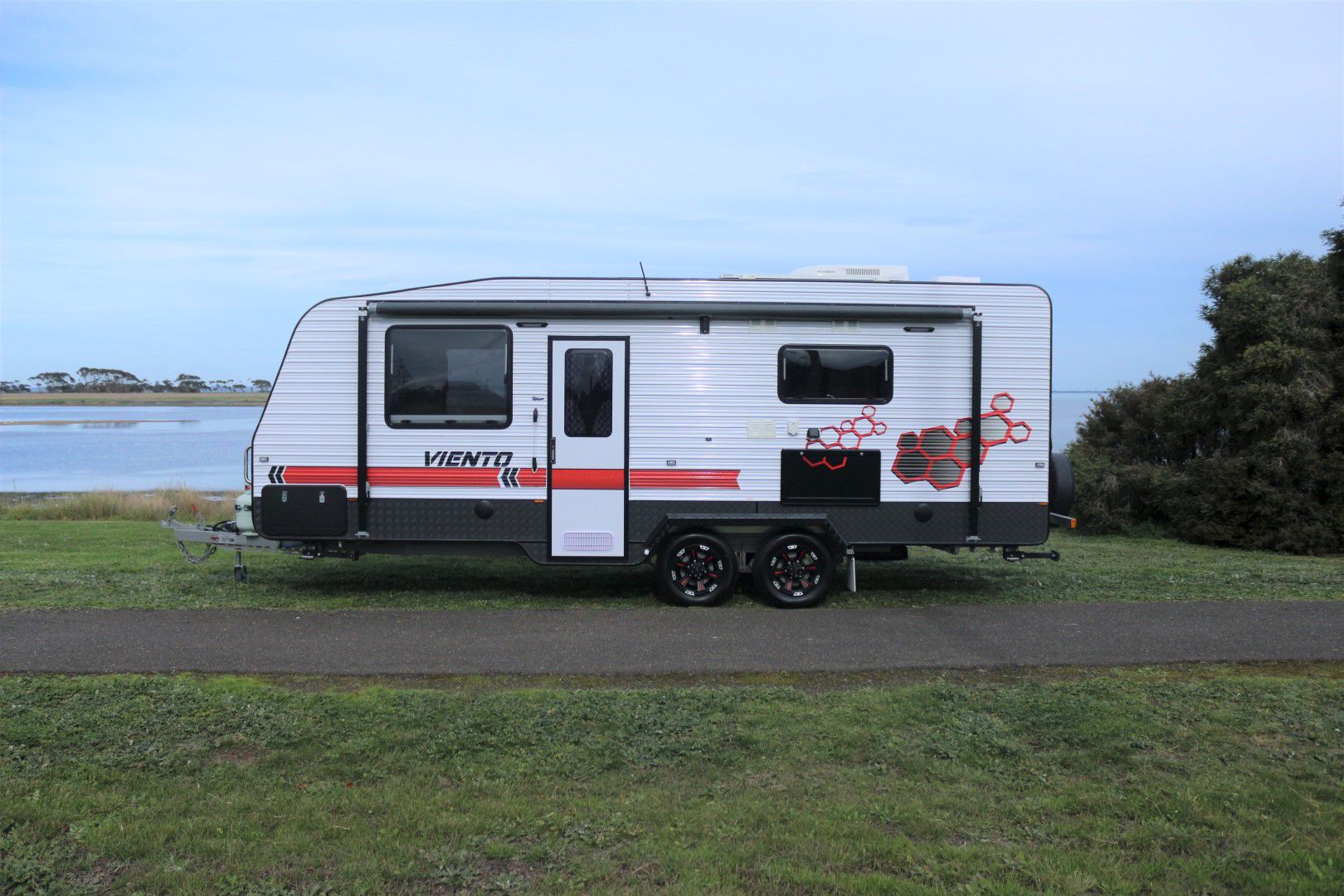 Blue Sky Caravans Viento photo 2 of 16