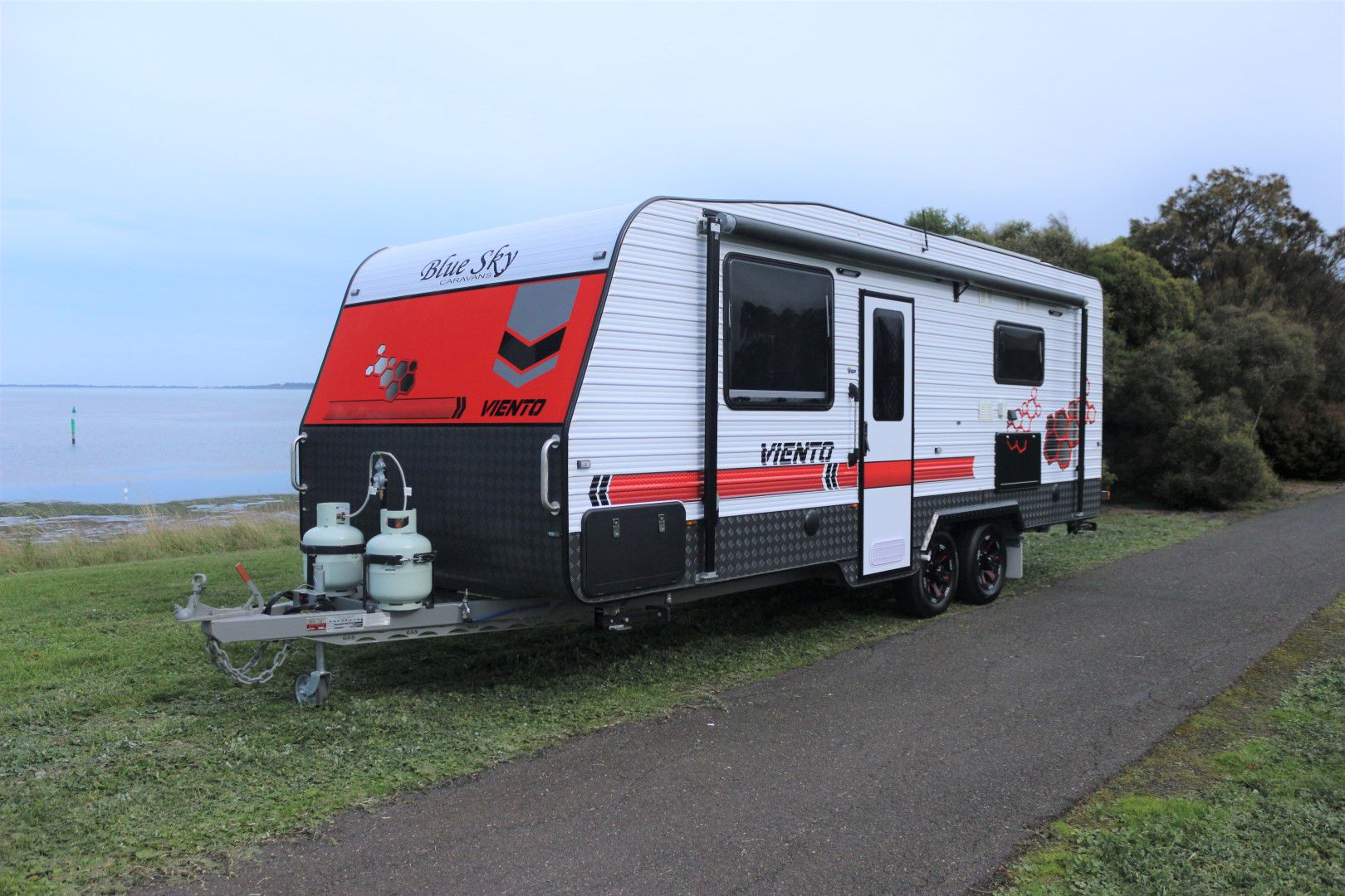 Blue Sky Caravans Viento photo 3 of 16