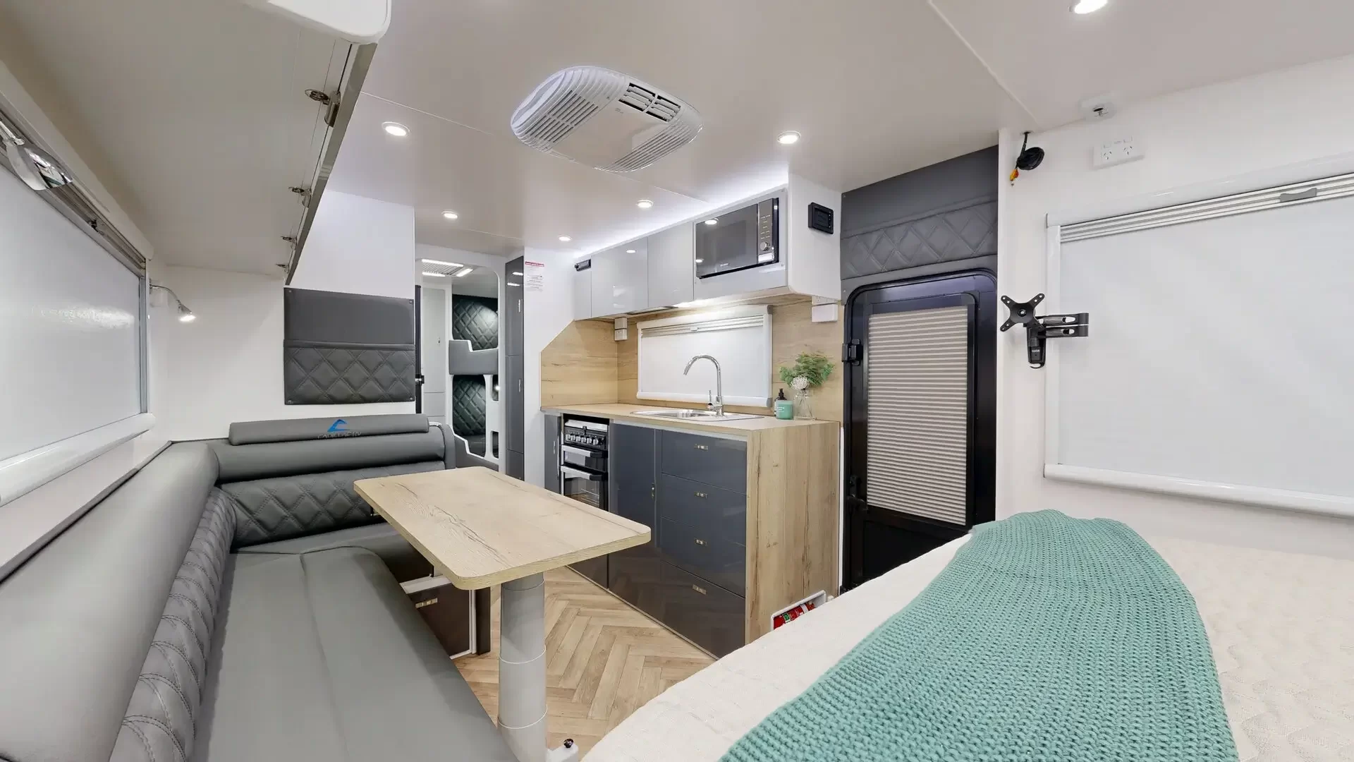 Cadillac RV Apollo photo 6 of 8