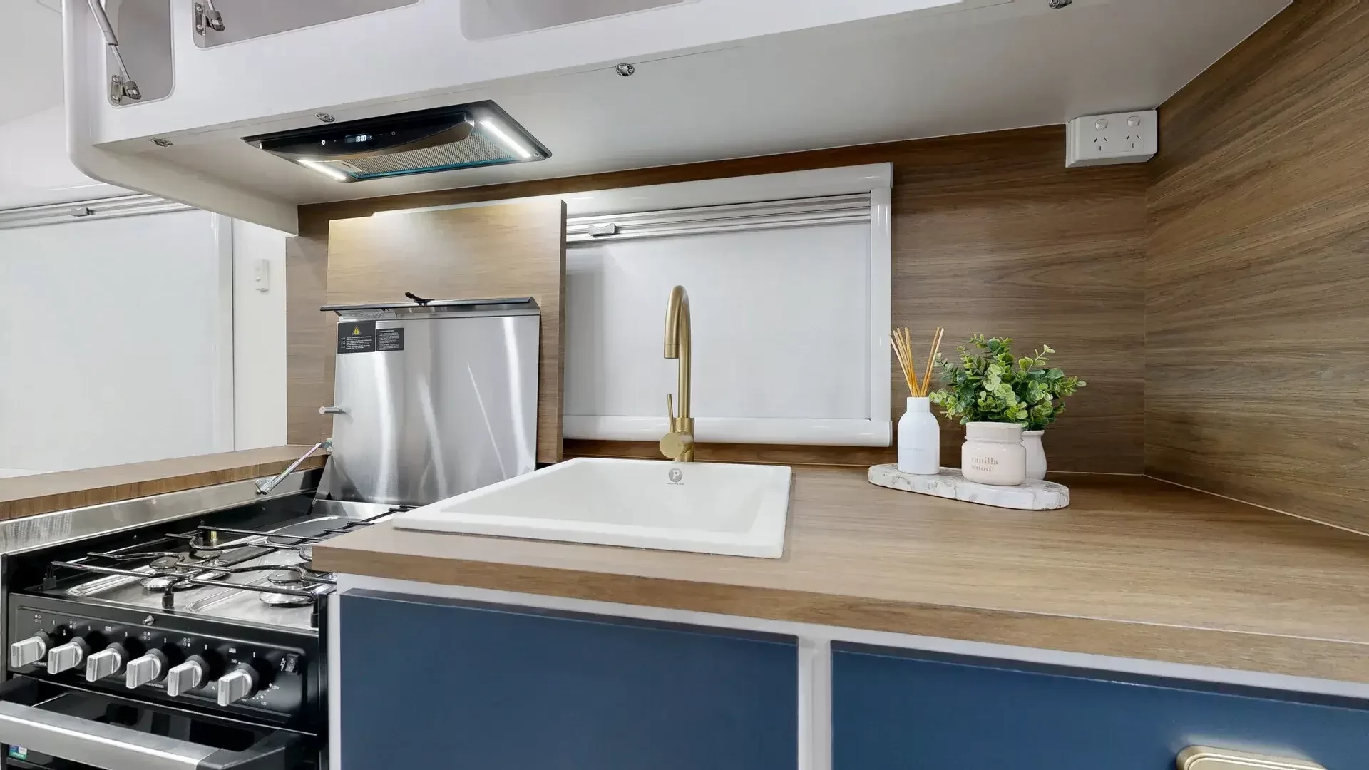 Cadillac RV Artemis photo 7 of 8