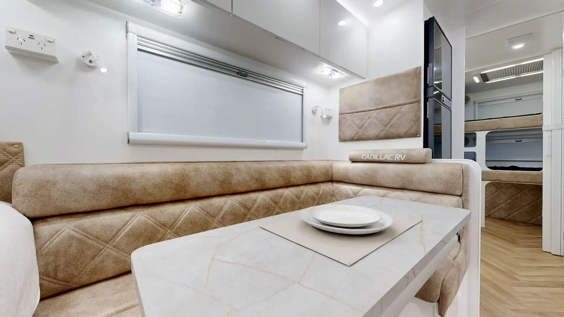 Cadillac RV Ourea Royal Family + photo 6 of 8