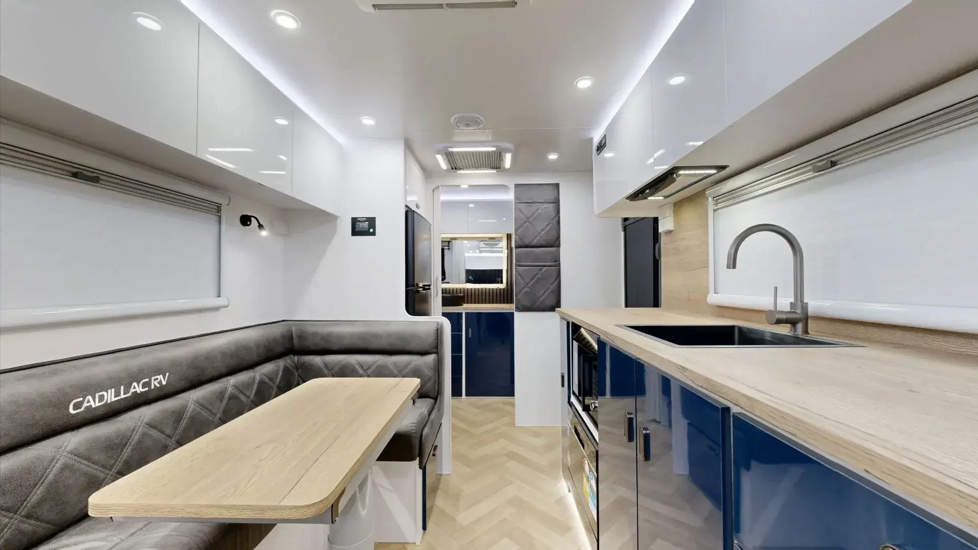 Cadillac RV Poseidon photo 7 of 8