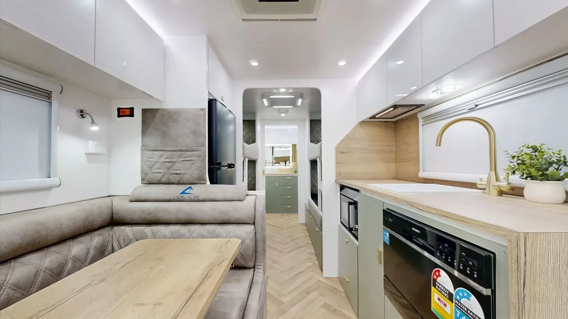 Cadillac RV Zeus photo 8 of 8