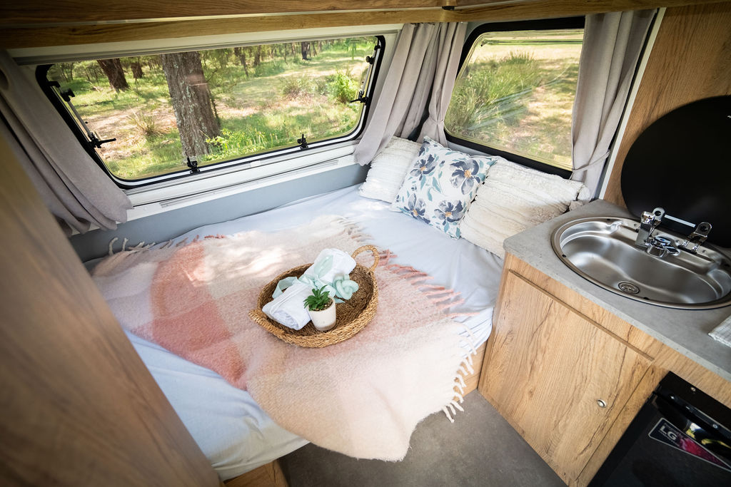 CARLIGHT Euro Glider 3 Berth photo 3 of 13
