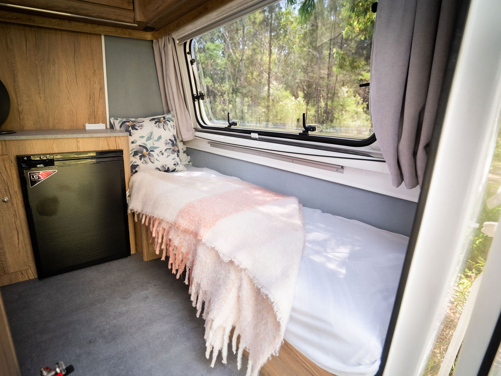 CARLIGHT Euro Glider 3 Berth photo 4 of 13