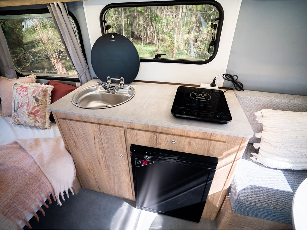 CARLIGHT Euro Hobby 3 Berth photo 7 of 10
