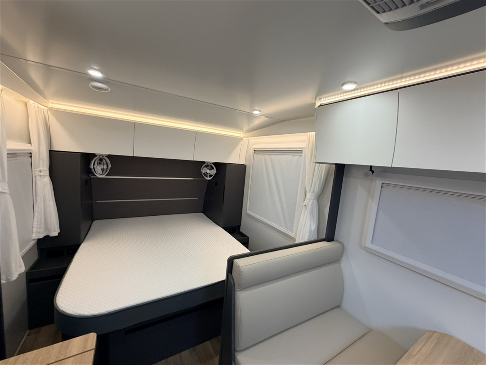 Century Caravans Venus 19 photo 3 of 7