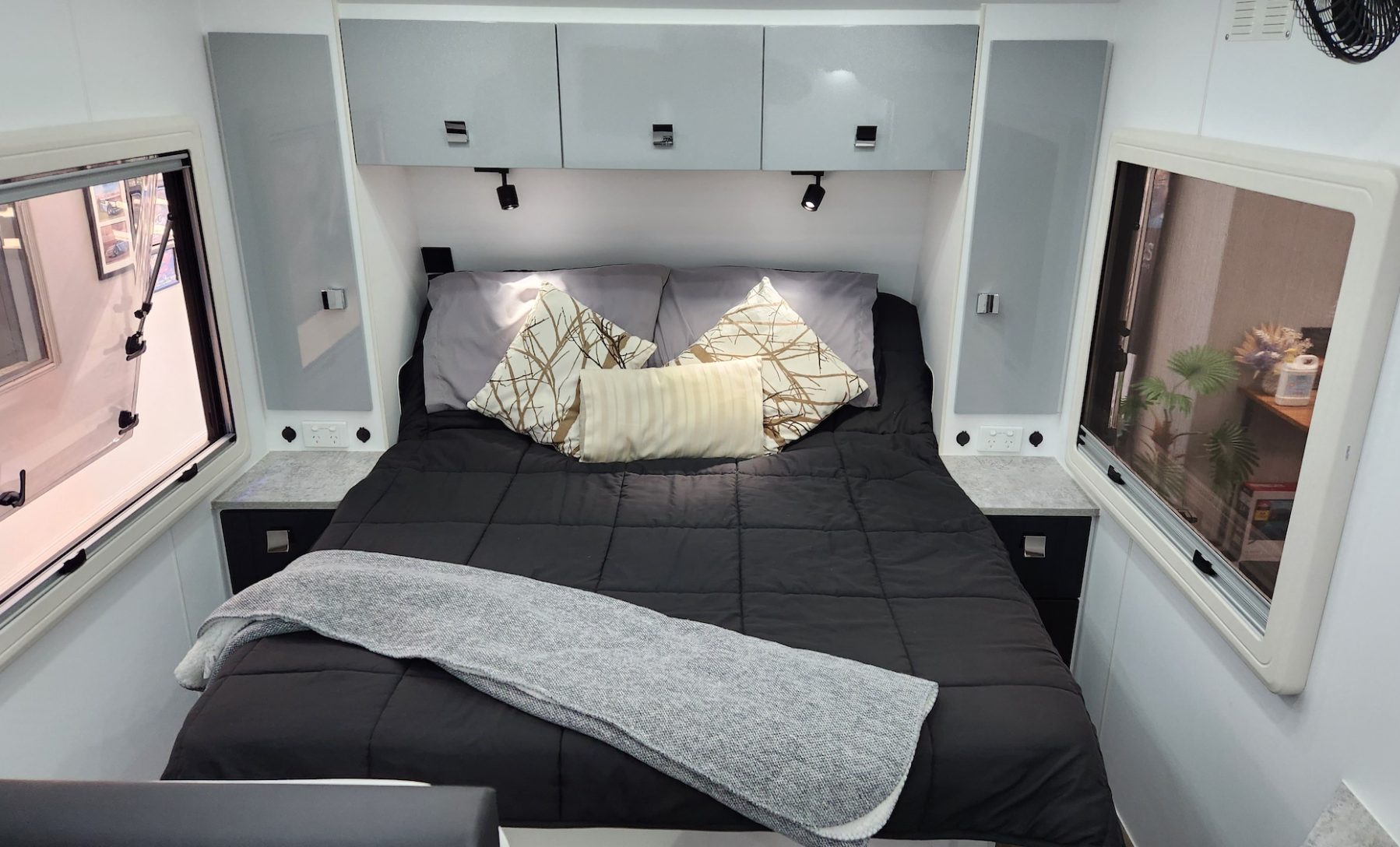 Eagle Camper Trailers Warrior 190CX photo 5 of 6