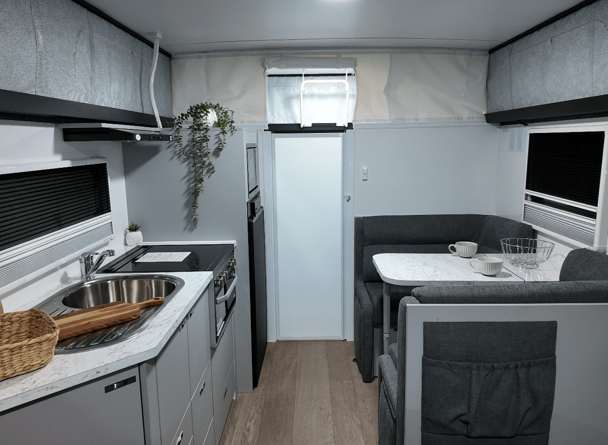 Goldstream RV 1760 Series photo 11 of 19