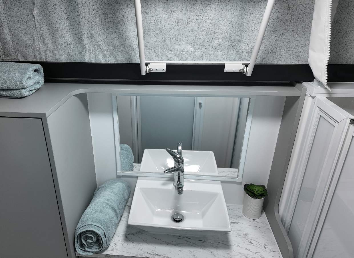 Goldstream RV 1760 Series photo 14 of 19