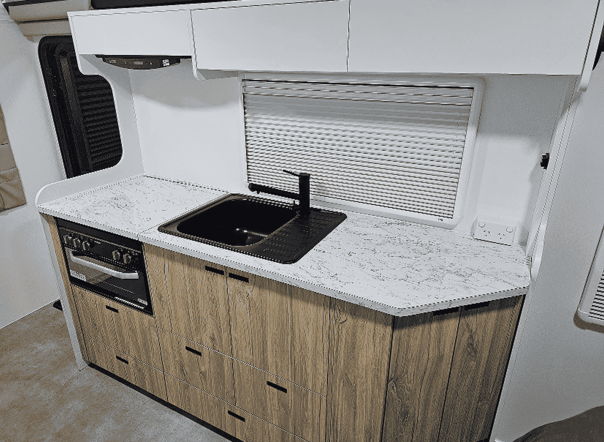 Goldstream RV 1800 - 1860 Series photo 4 of 9