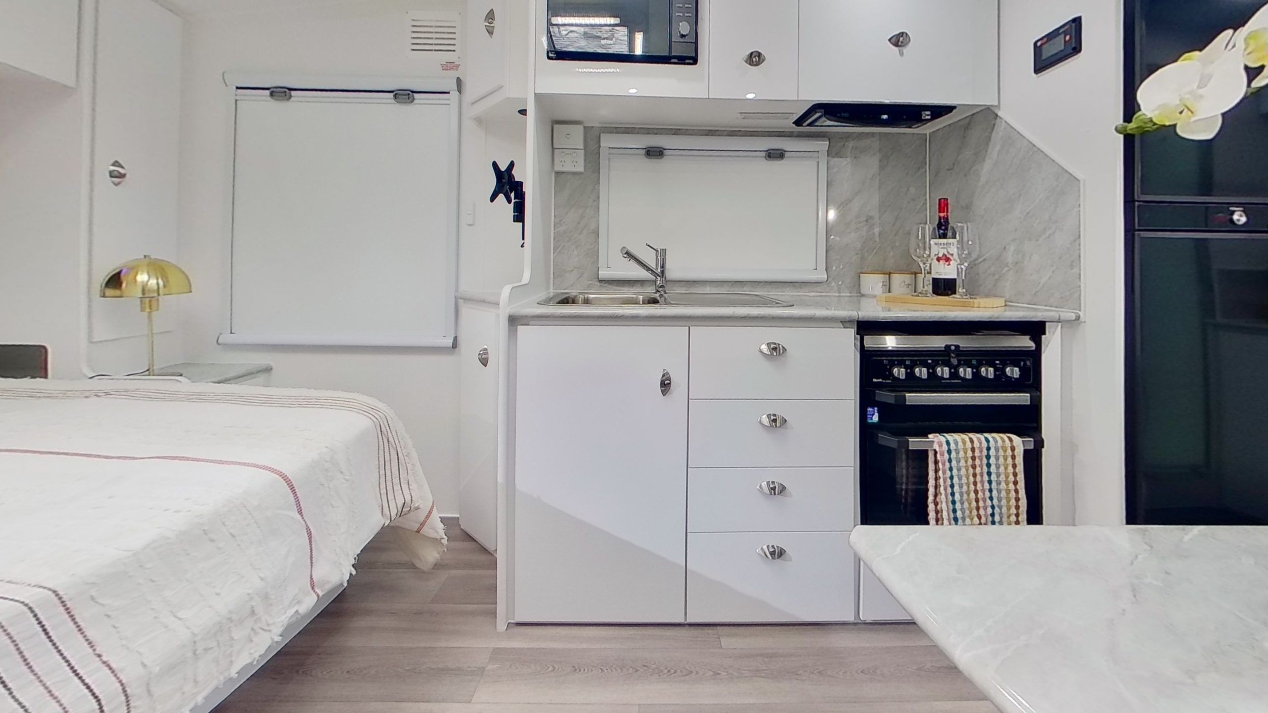 Highclere Caravans Capital 19'6 photo 7 of 7