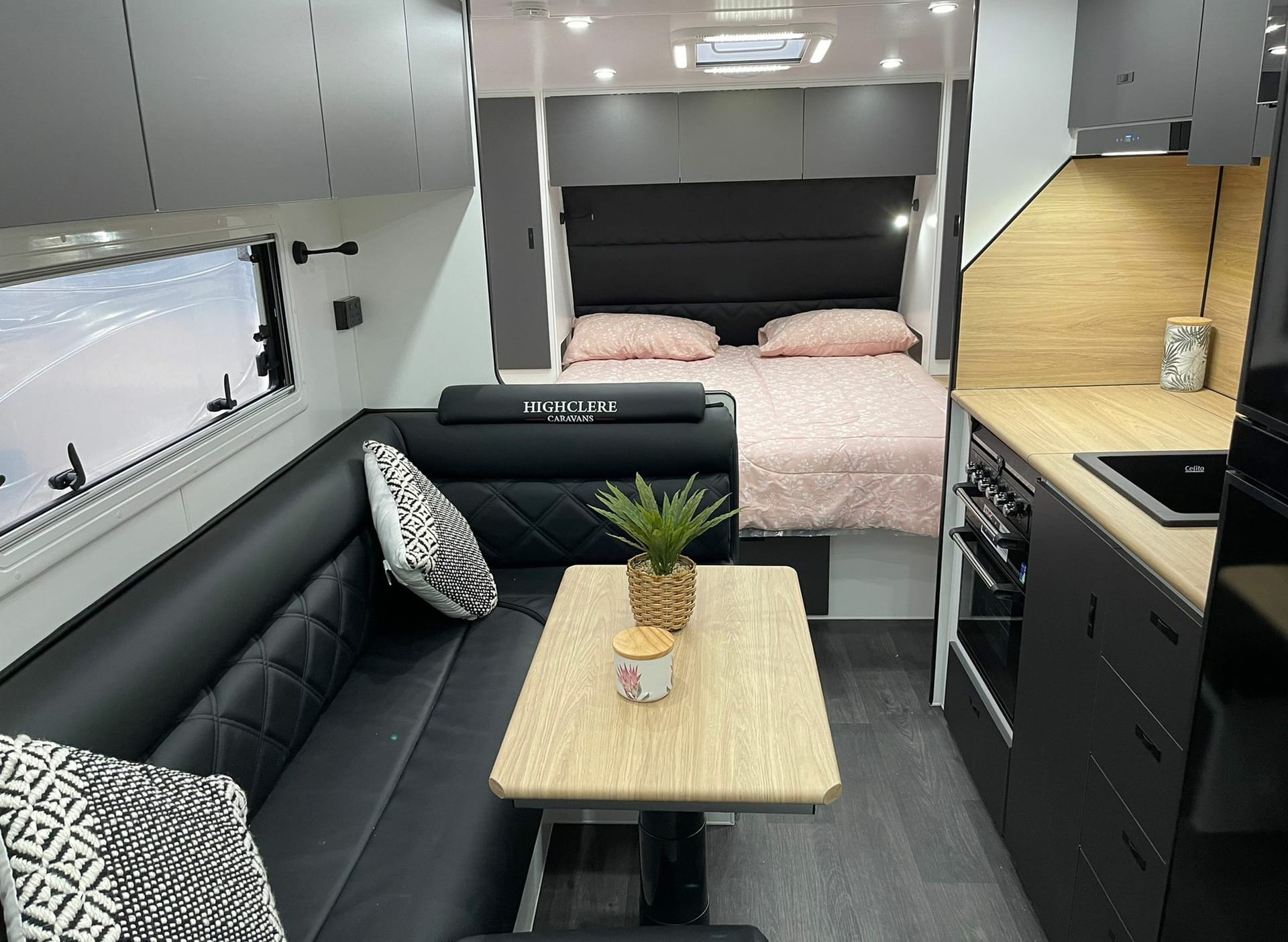 Highclere Caravans Chariot 20'8 photo 8 of 10