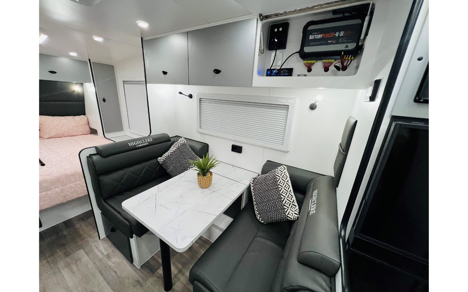 Highclere Caravans Classic 19'6 photo 10 of 10