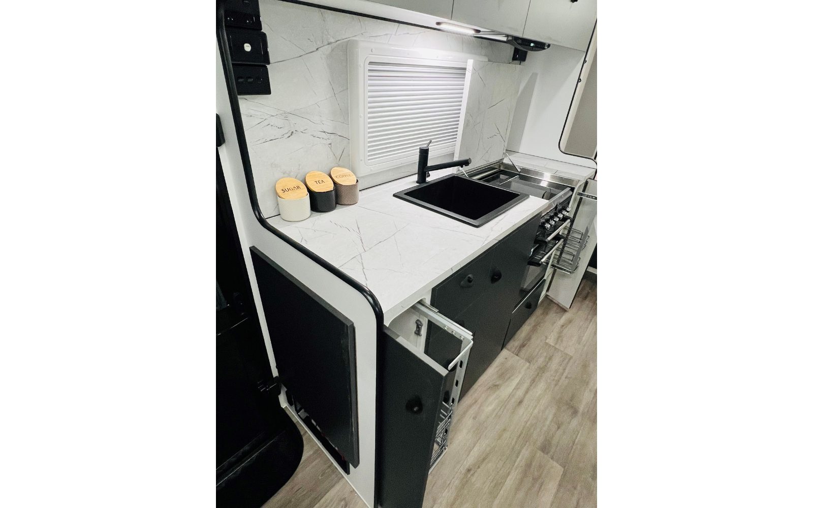 Highclere Caravans Classic 19'6 photo 9 of 10