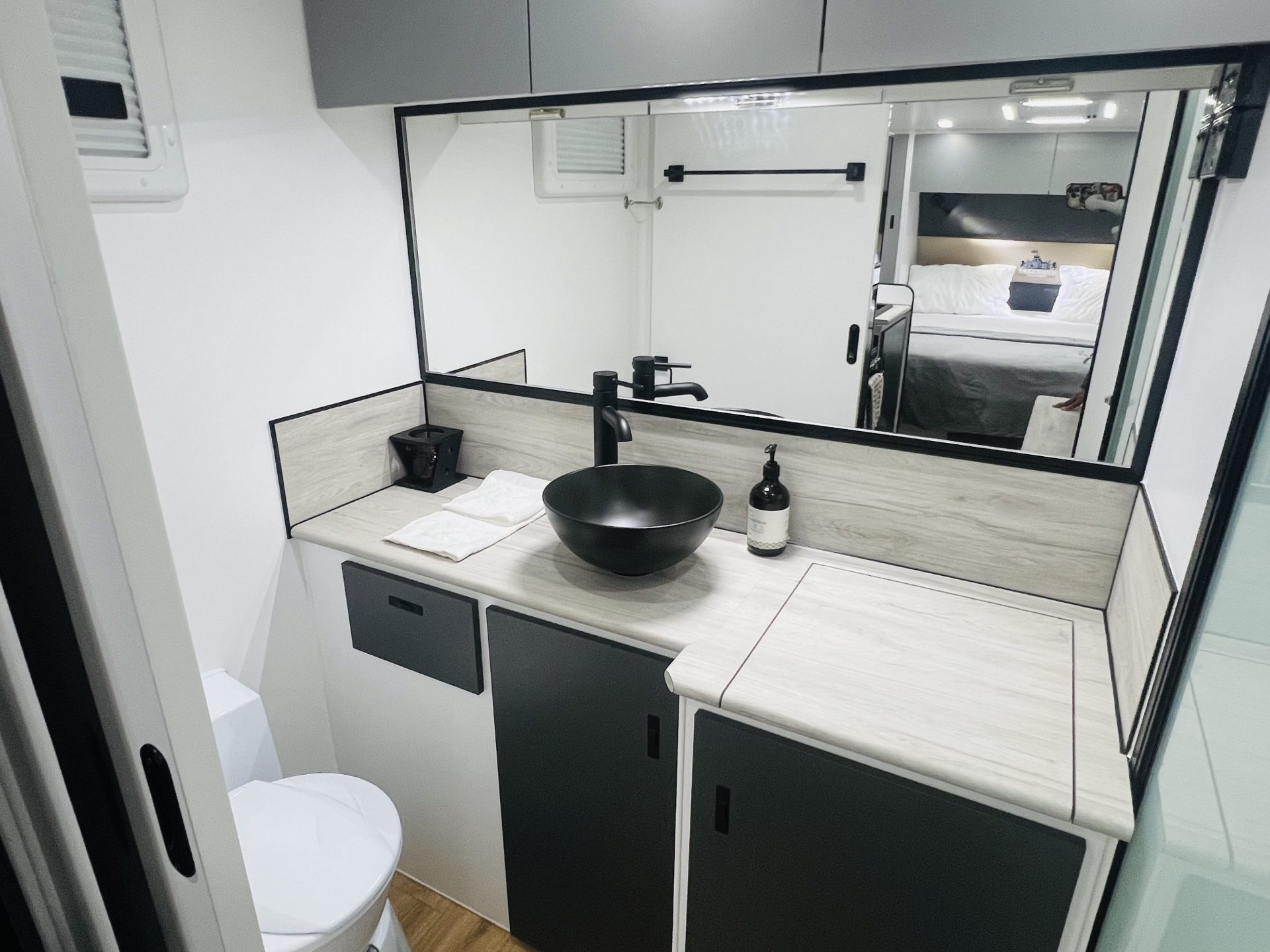 Highclere Caravans Little Casita 16'6 photo 6 of 6