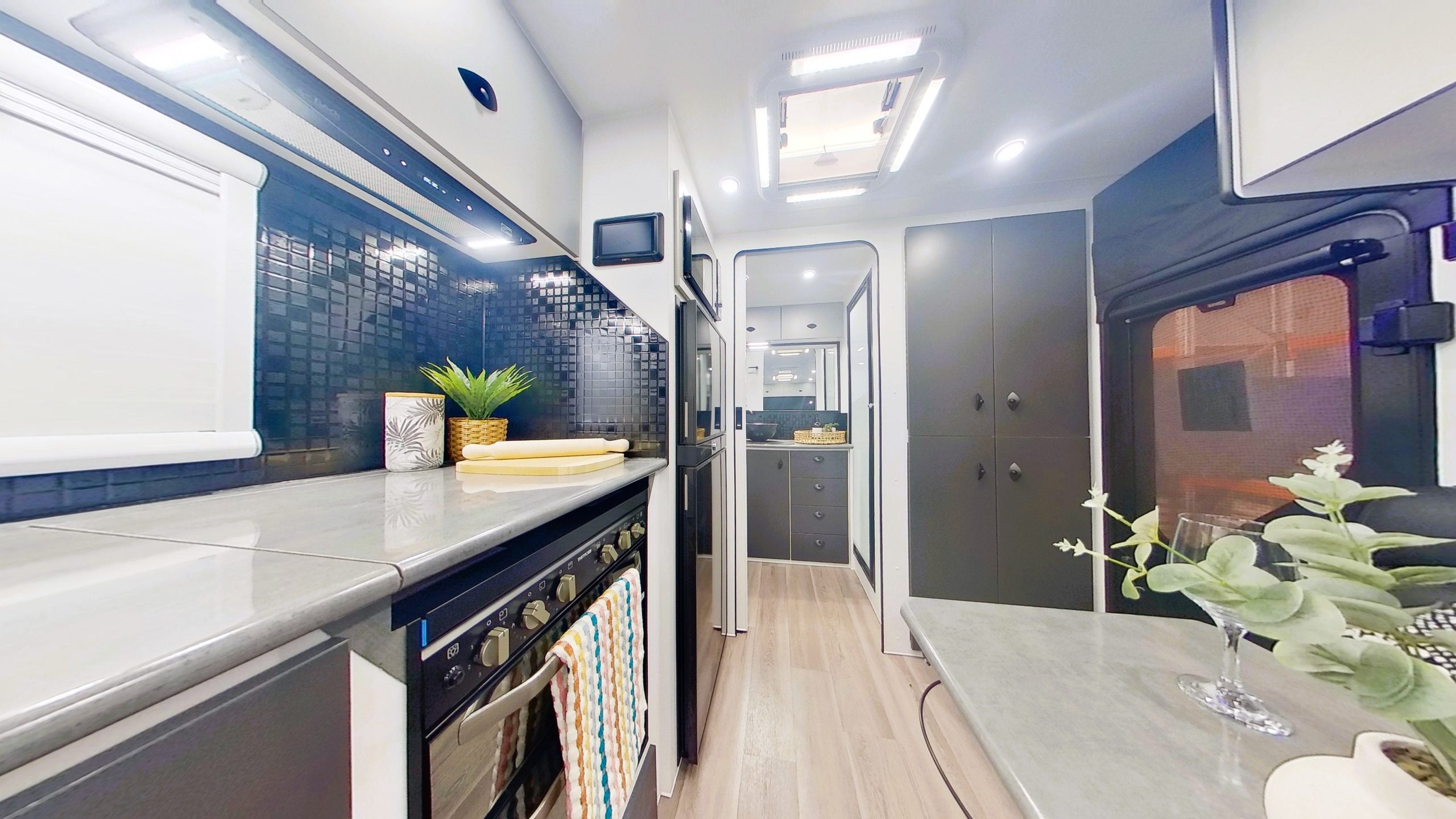 Highclere Caravans Little Cote 18'6 photo 7 of 10