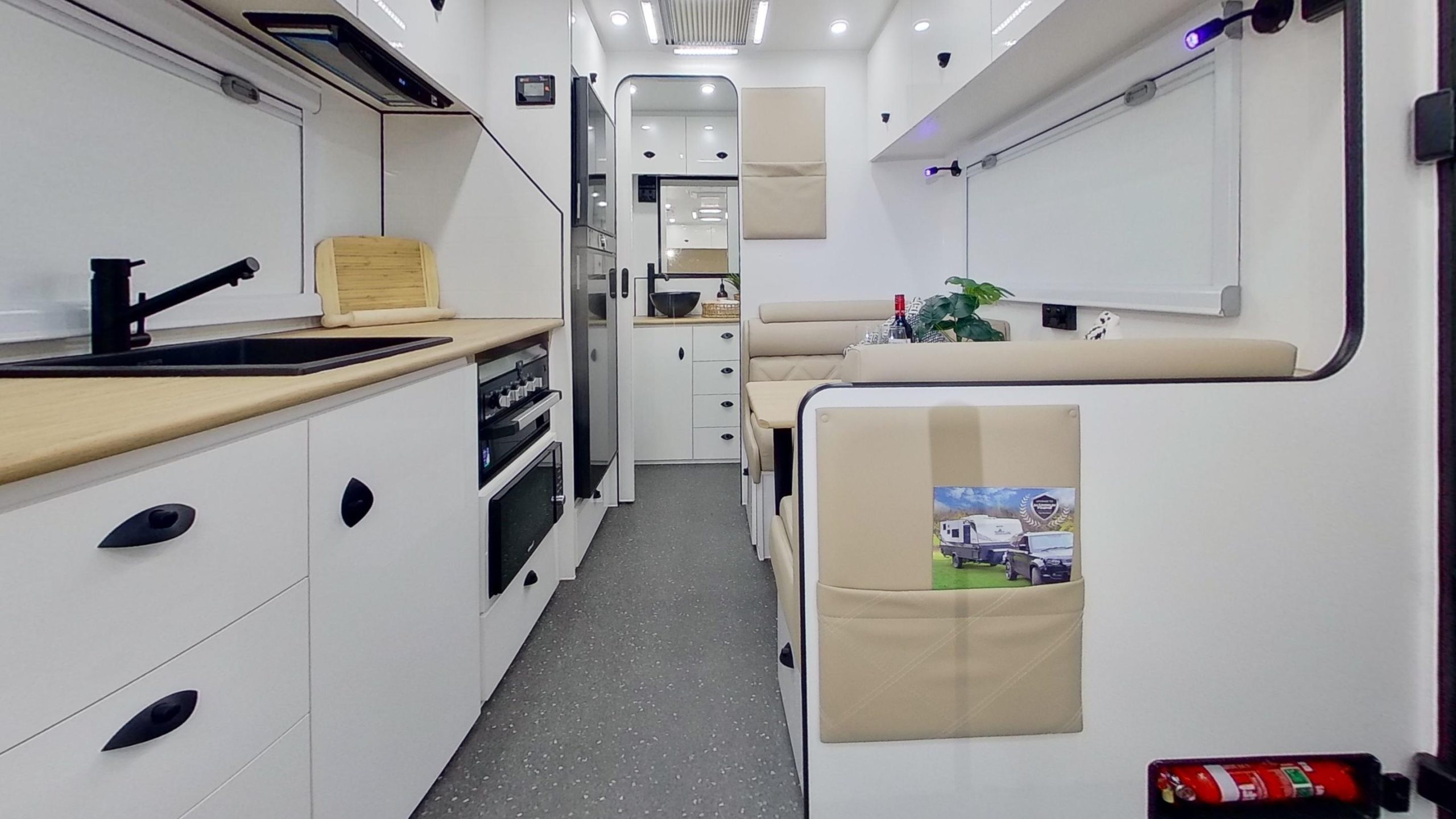 Highclere Caravans Little Hauss 17'6 photo 10 of 10