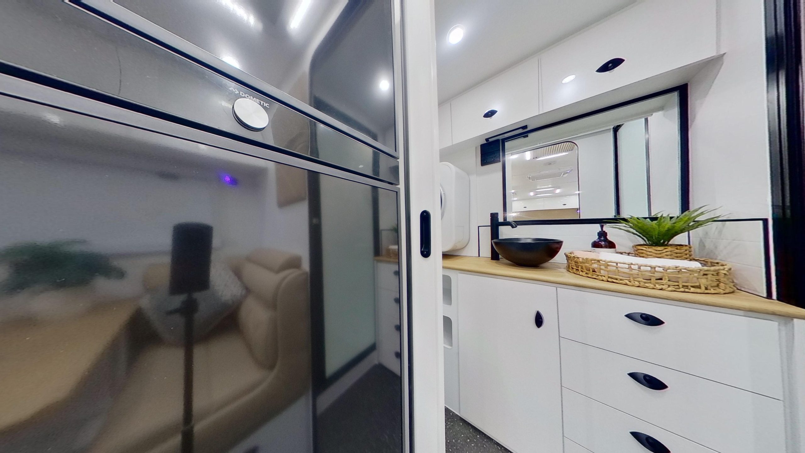 Highclere Caravans Little Hauss 17'6 photo 5 of 10