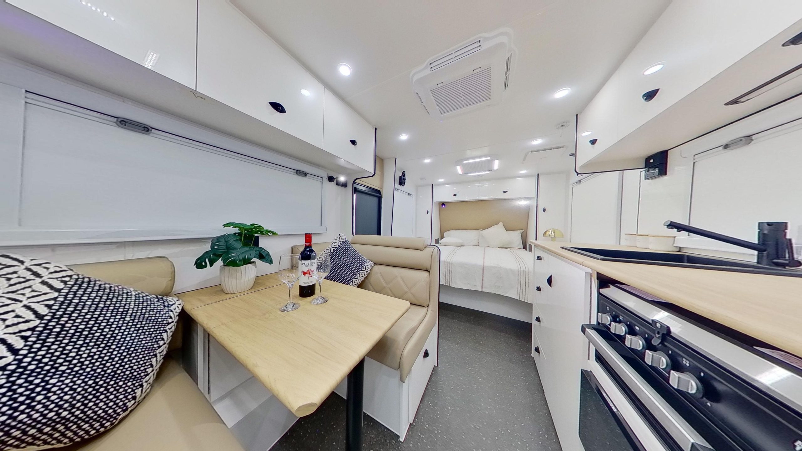 Highclere Caravans Little Hauss 17'6 photo 6 of 10