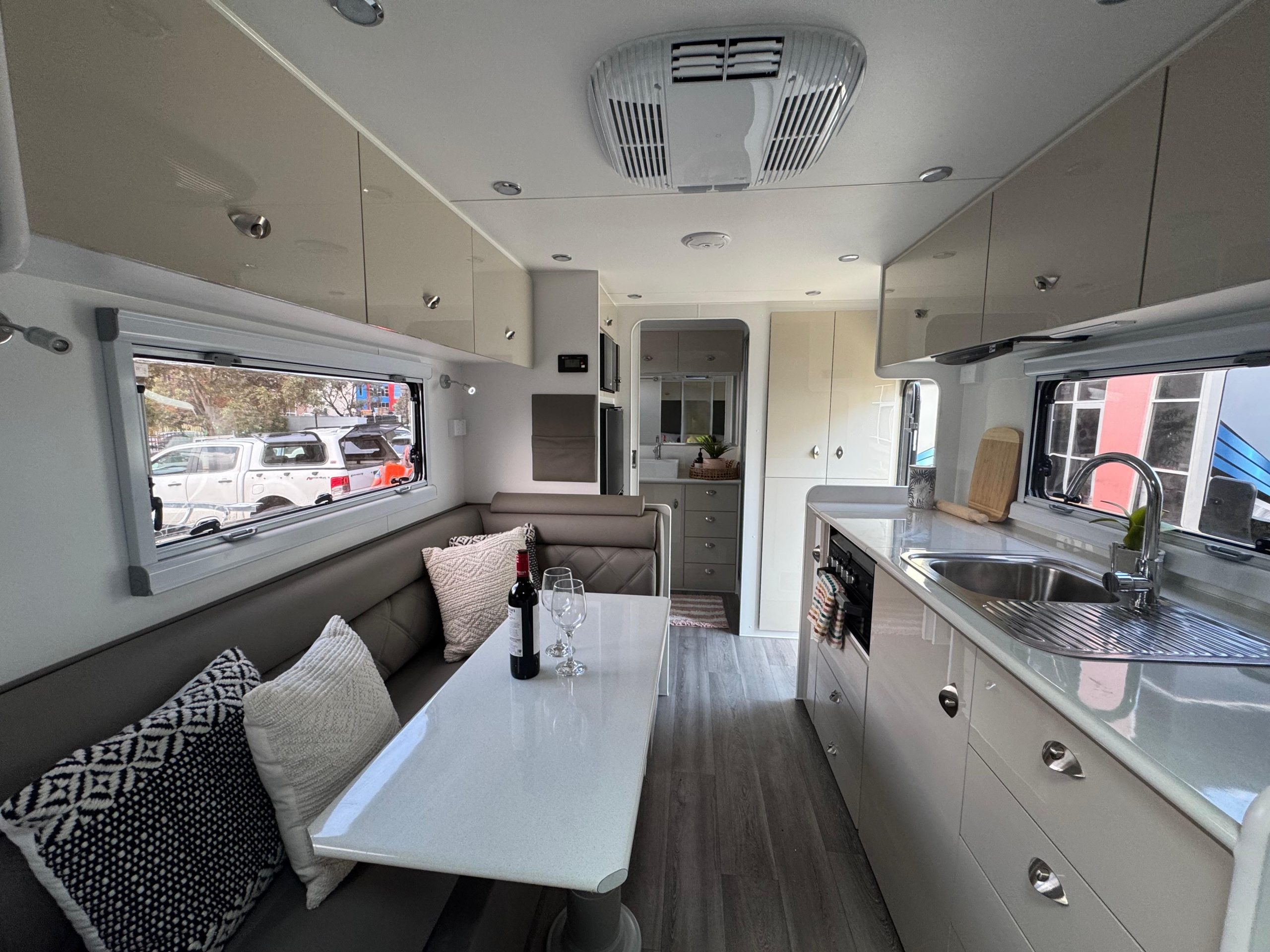 Highclere Caravans Little Hutt 18'6 photo 4 of 10