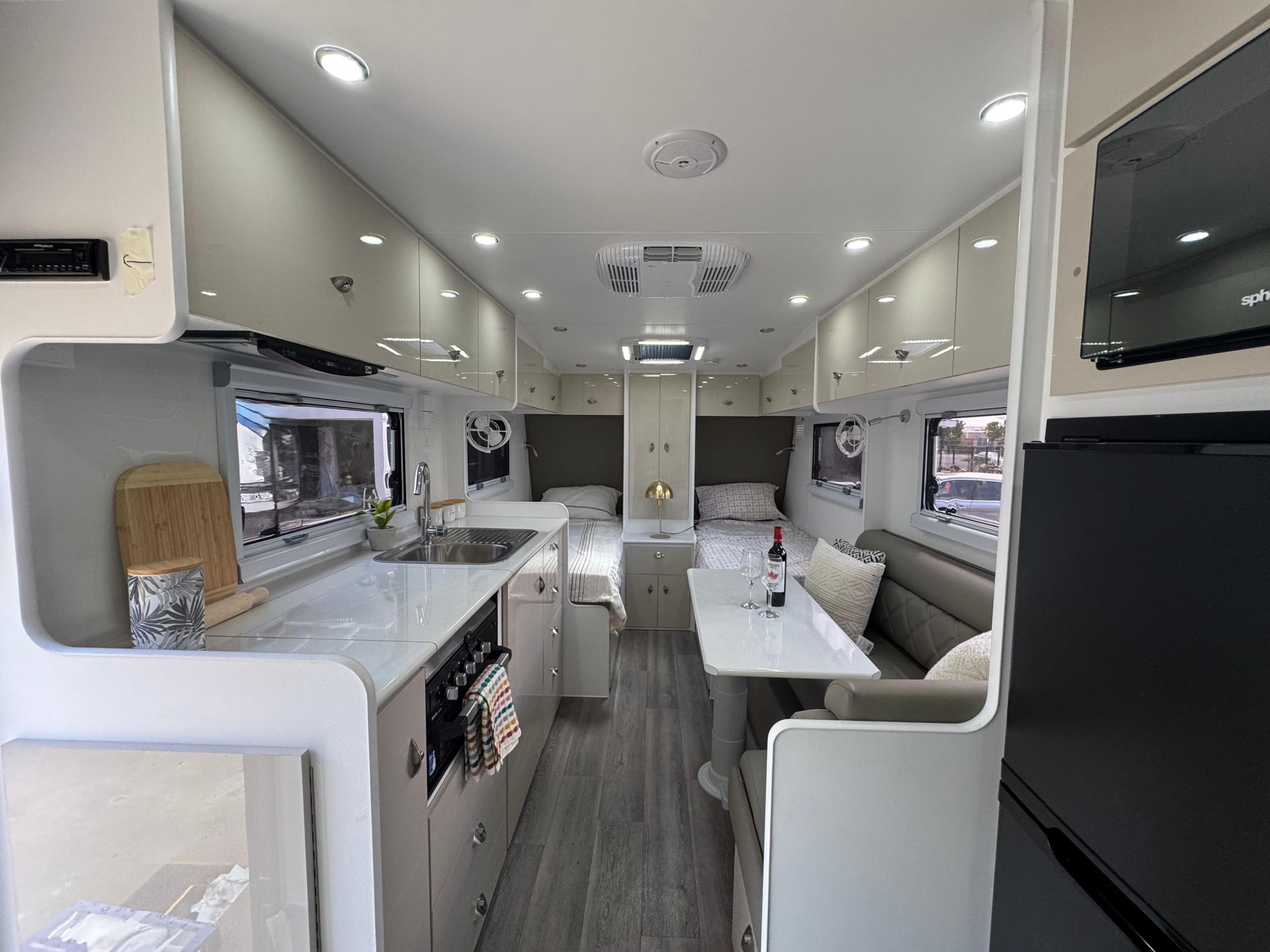 Highclere Caravans Little Hutt 18'6 photo 5 of 10