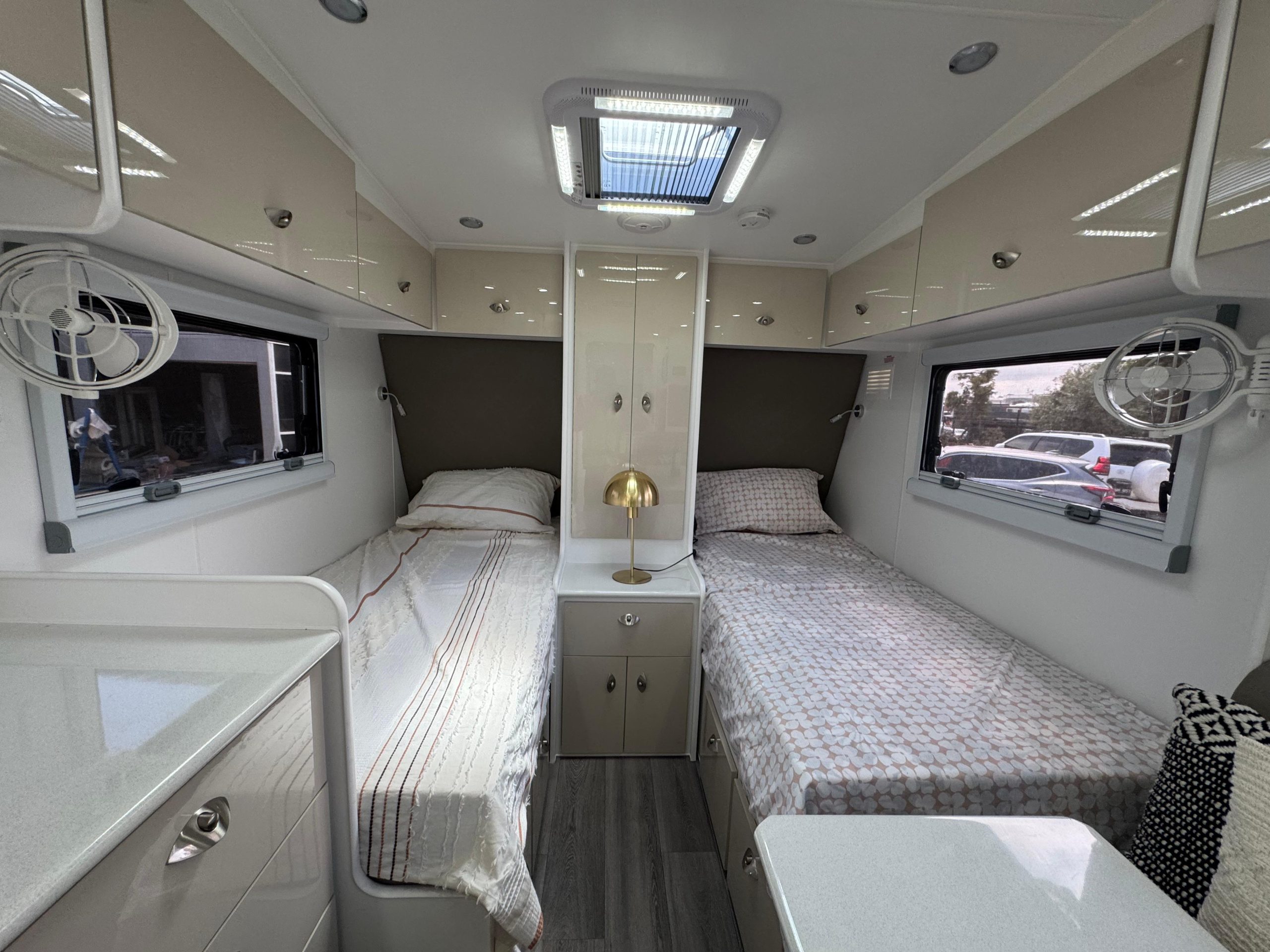 Highclere Caravans Little Hutt 18'6 photo 6 of 10