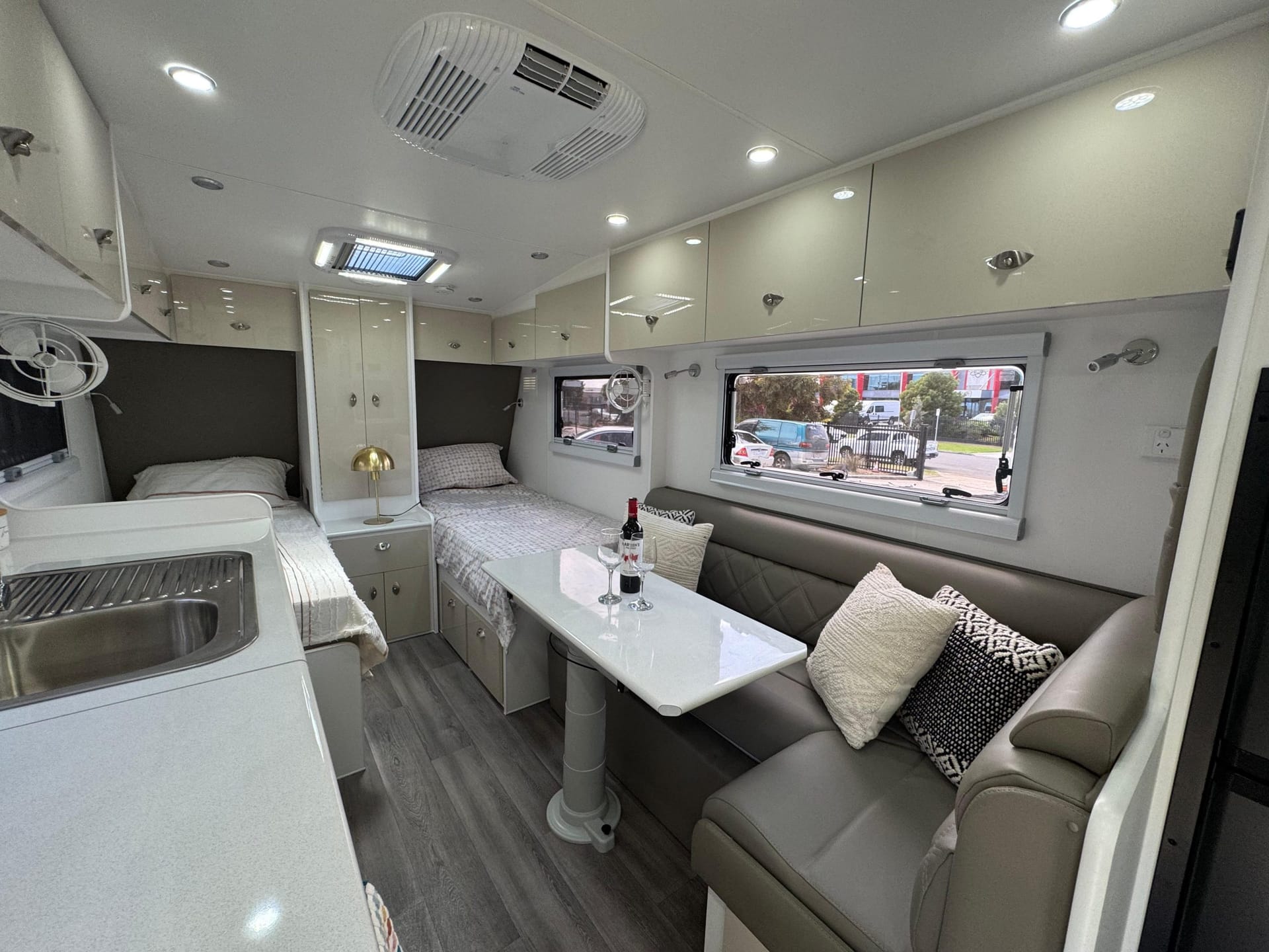 Highclere Caravans Little Hutt 18'6 photo 9 of 10