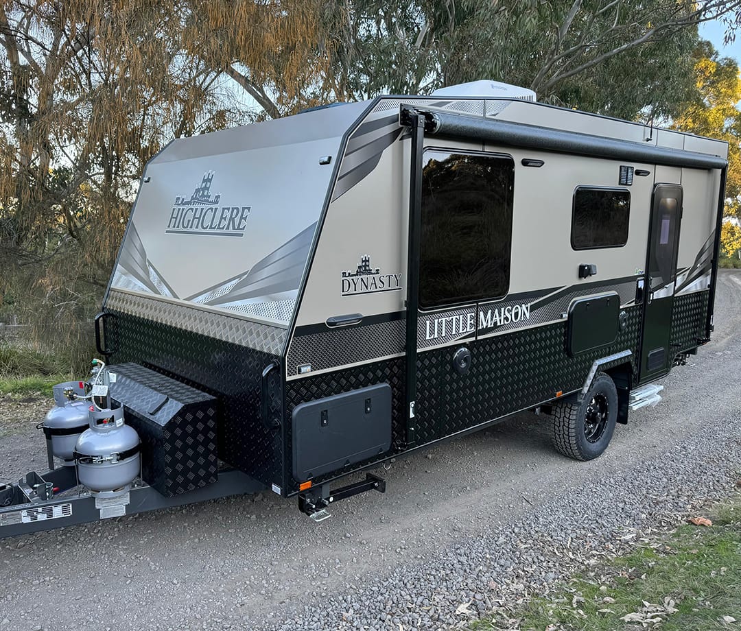 Highclere Caravans Little Maison 18'8