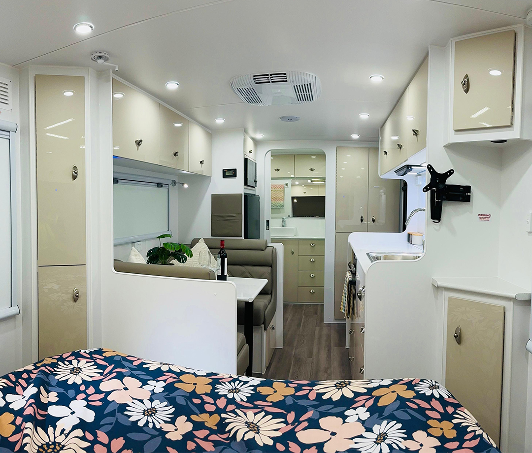Highclere Caravans Little Maison 18'8 photo 6 of 10