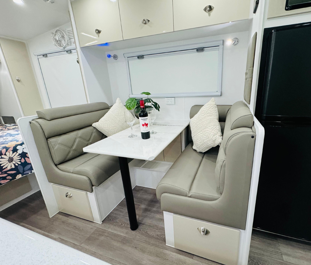 Highclere Caravans Little Maison 18'8 photo 7 of 10