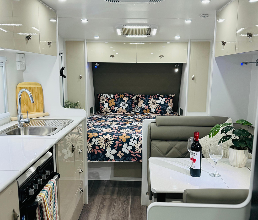 Highclere Caravans Little Maison 18'8 photo 8 of 10