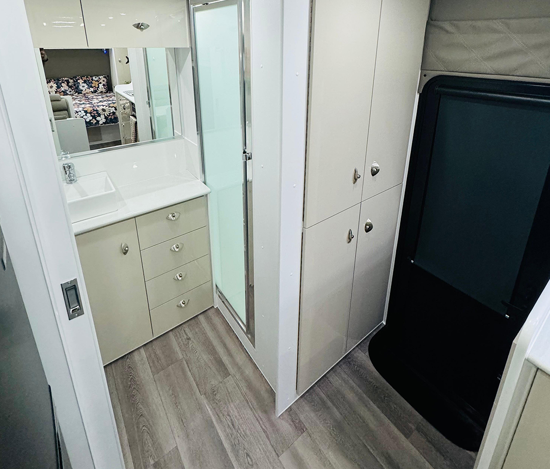 Highclere Caravans Little Maison 18'8 photo 9 of 10