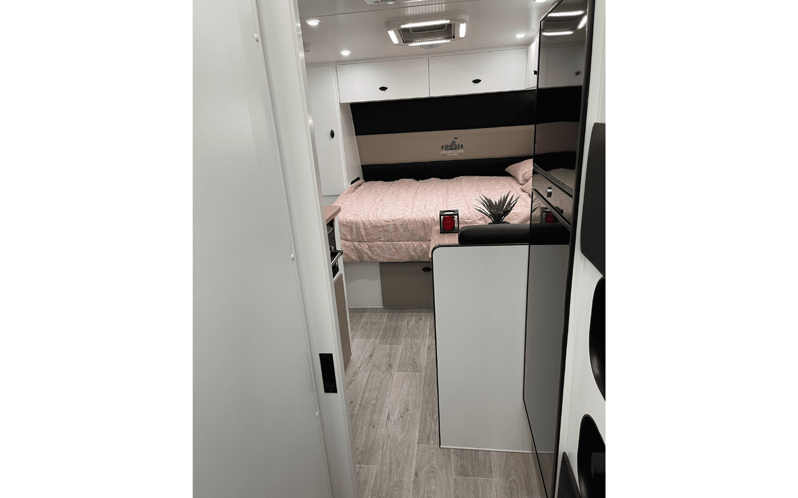 Highclere Caravans Little Palace 18'6 photo 4 of 10