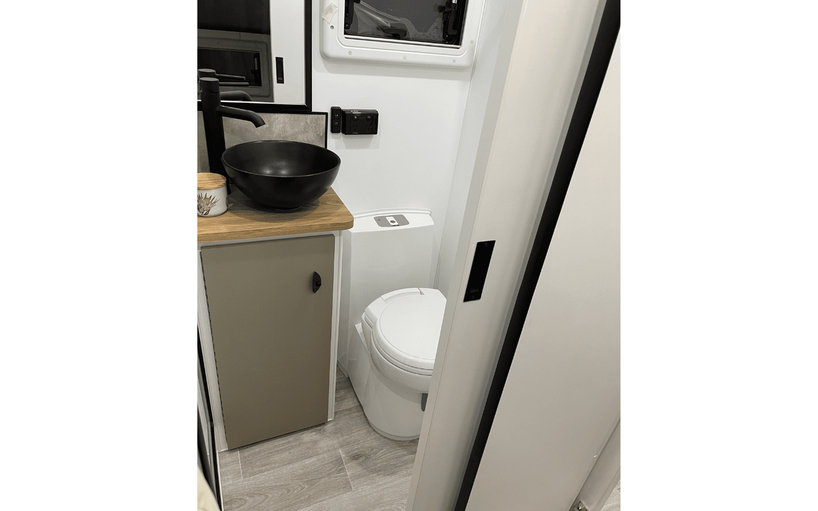 Highclere Caravans Little Palace 18'6 photo 5 of 10