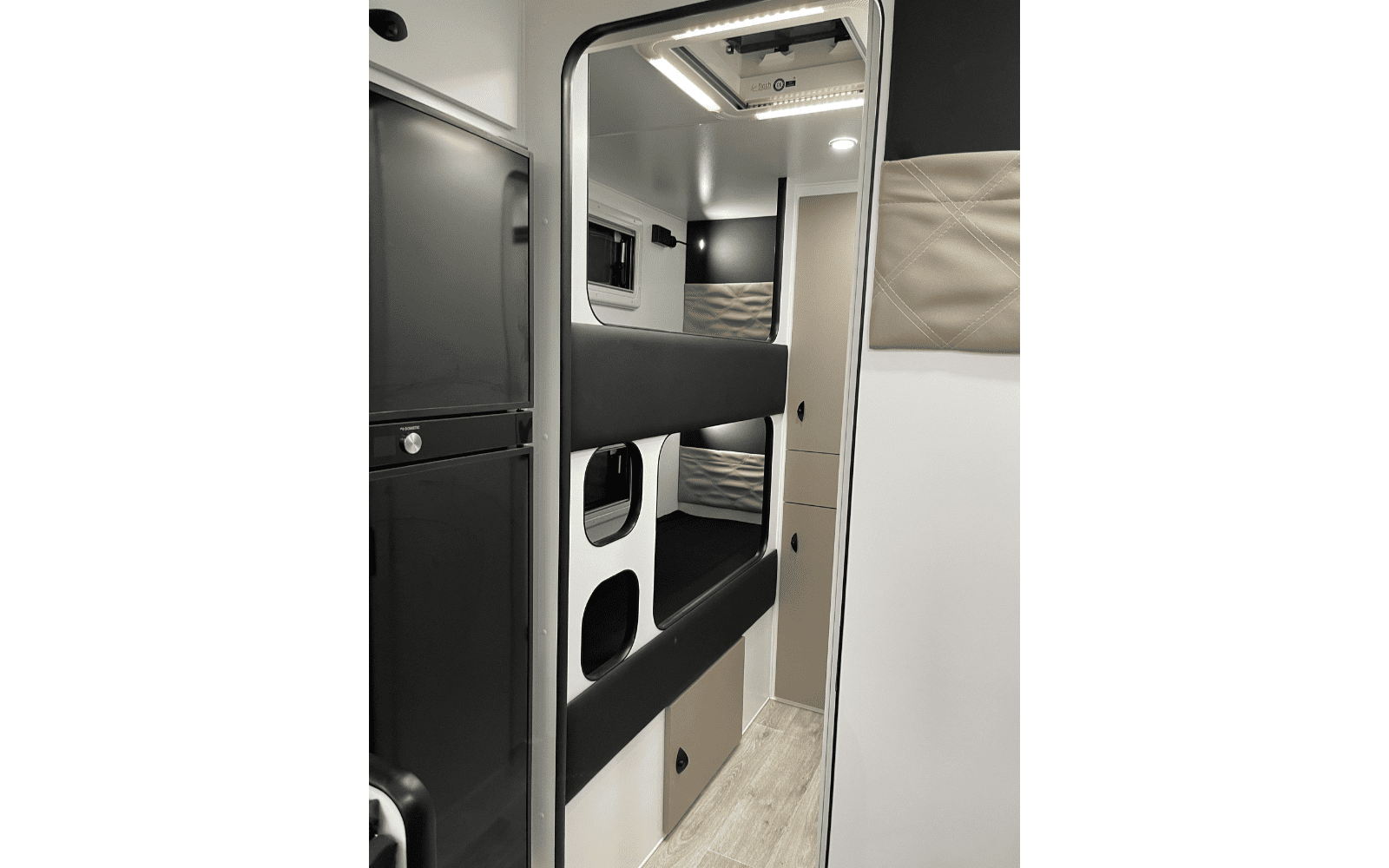 Highclere Caravans Little Palace 18'6 photo 6 of 10