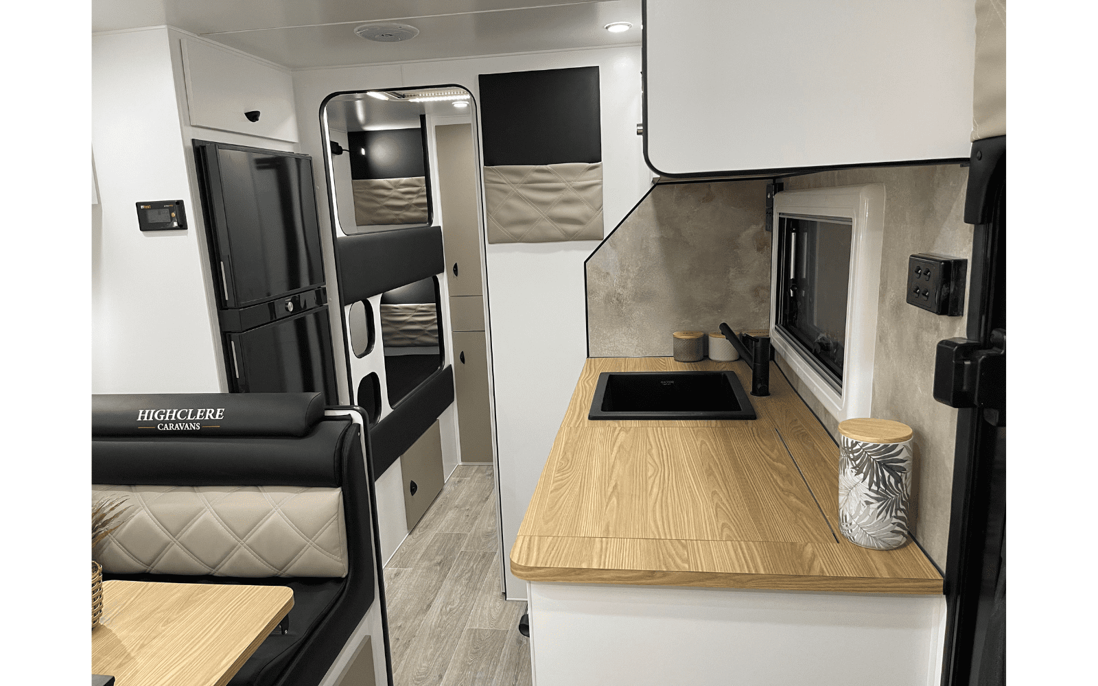 Highclere Caravans Little Palace 18'6 photo 8 of 10