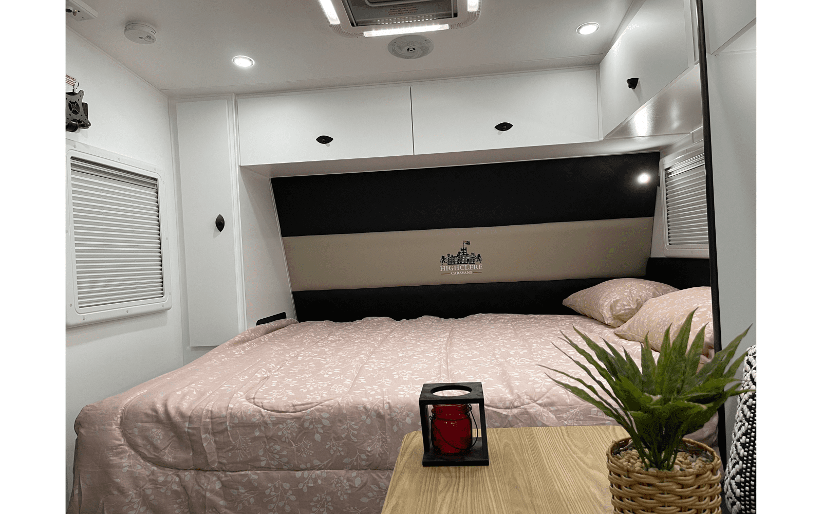 Highclere Caravans Little Palace 18'6 photo 9 of 10