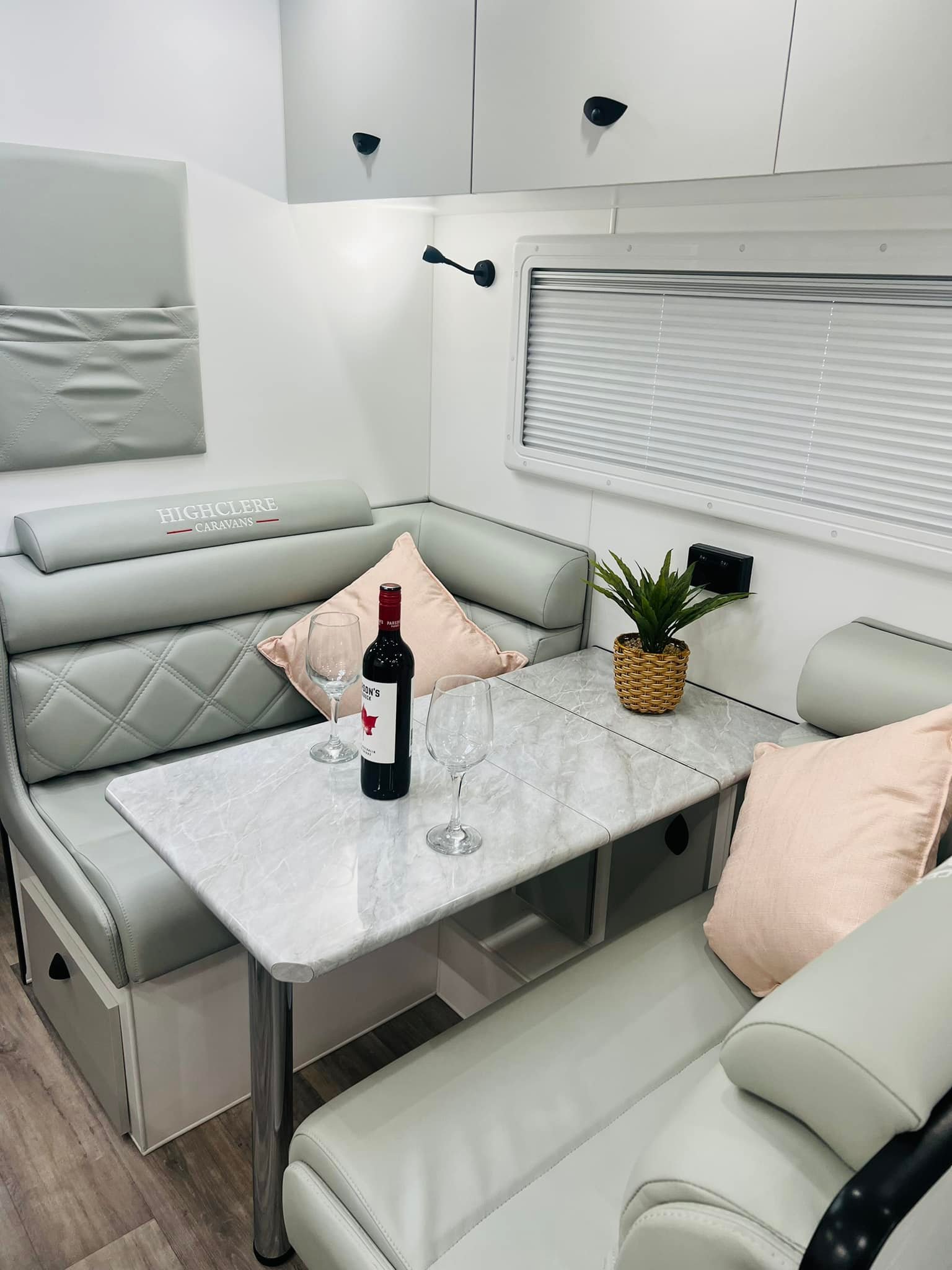 Highclere Caravans Little Villa 18'6 photo 10 of 10