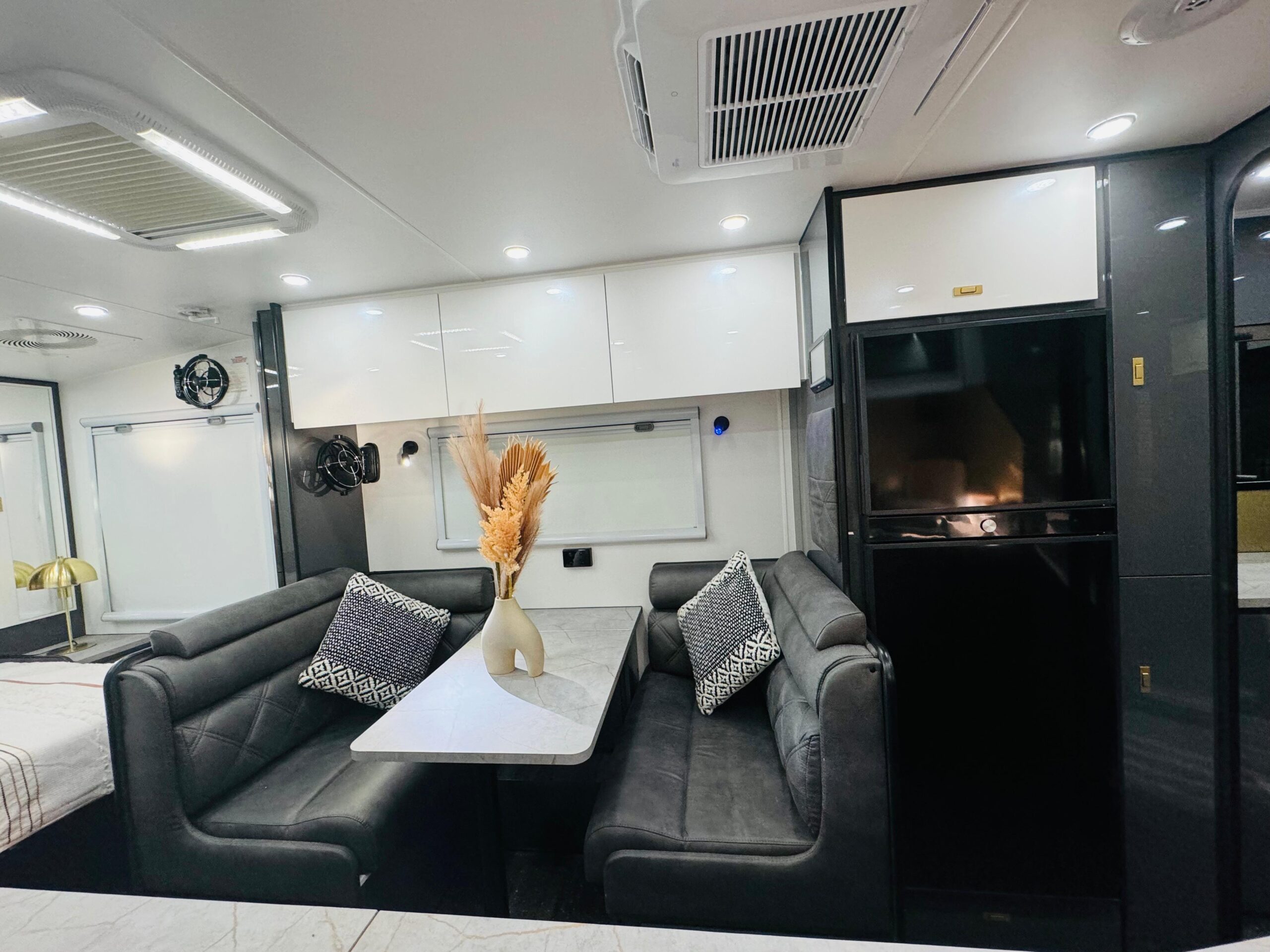 Highclere Caravans Oasis 21'6 photo 8 of 11