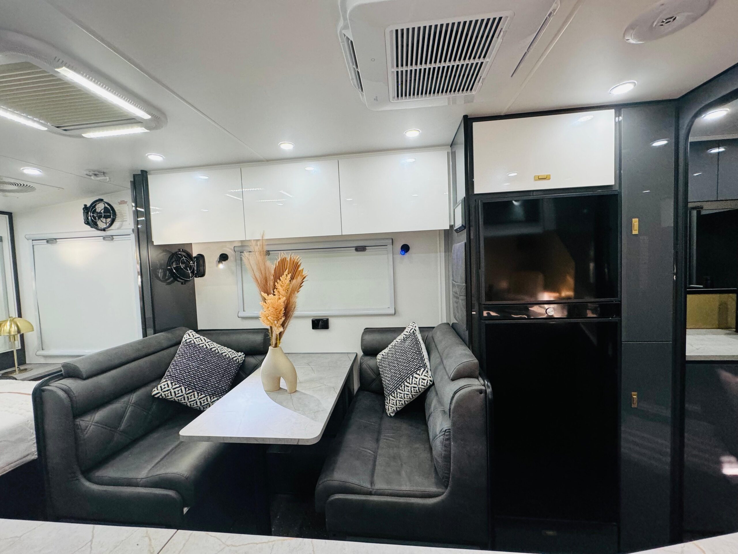 Highclere Caravans Oasis 21'6 photo 9 of 11