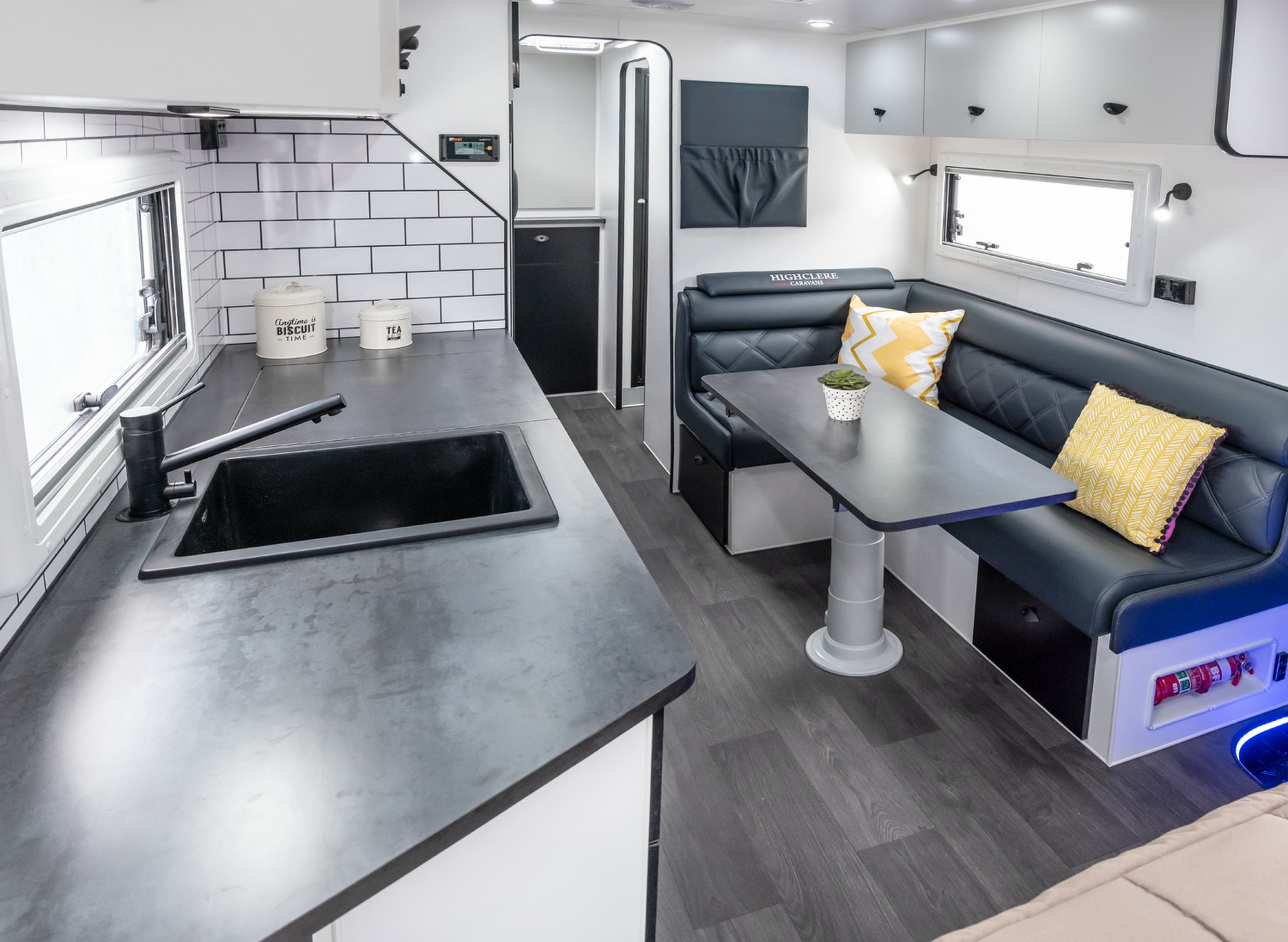 Highclere Caravans Palatial 21'6 photo 6 of 10