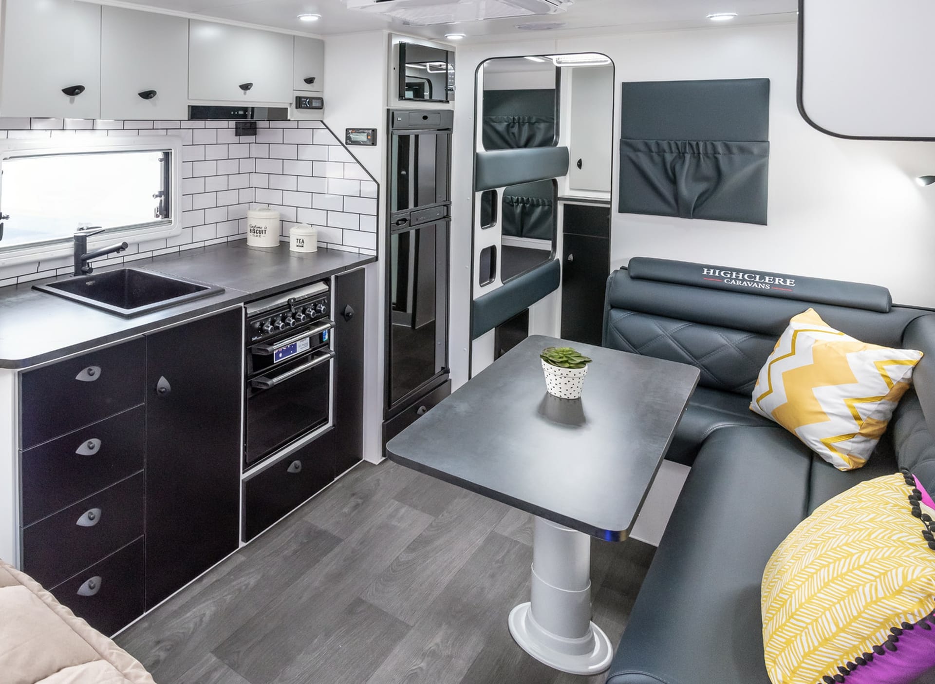 Highclere Caravans Palatial 21'6 photo 7 of 10