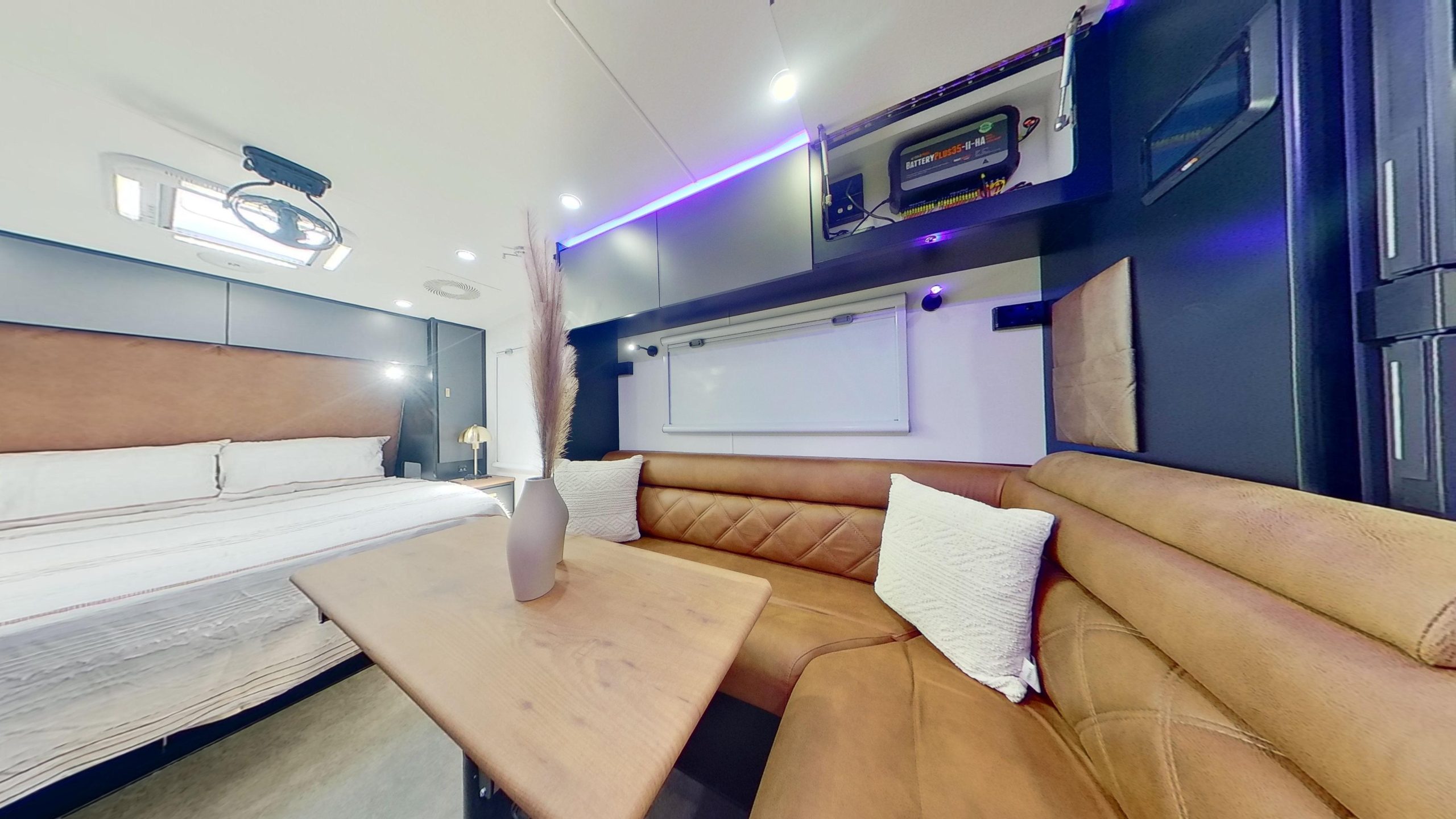 Highclere Caravans Royal 22' photo 8 of 10