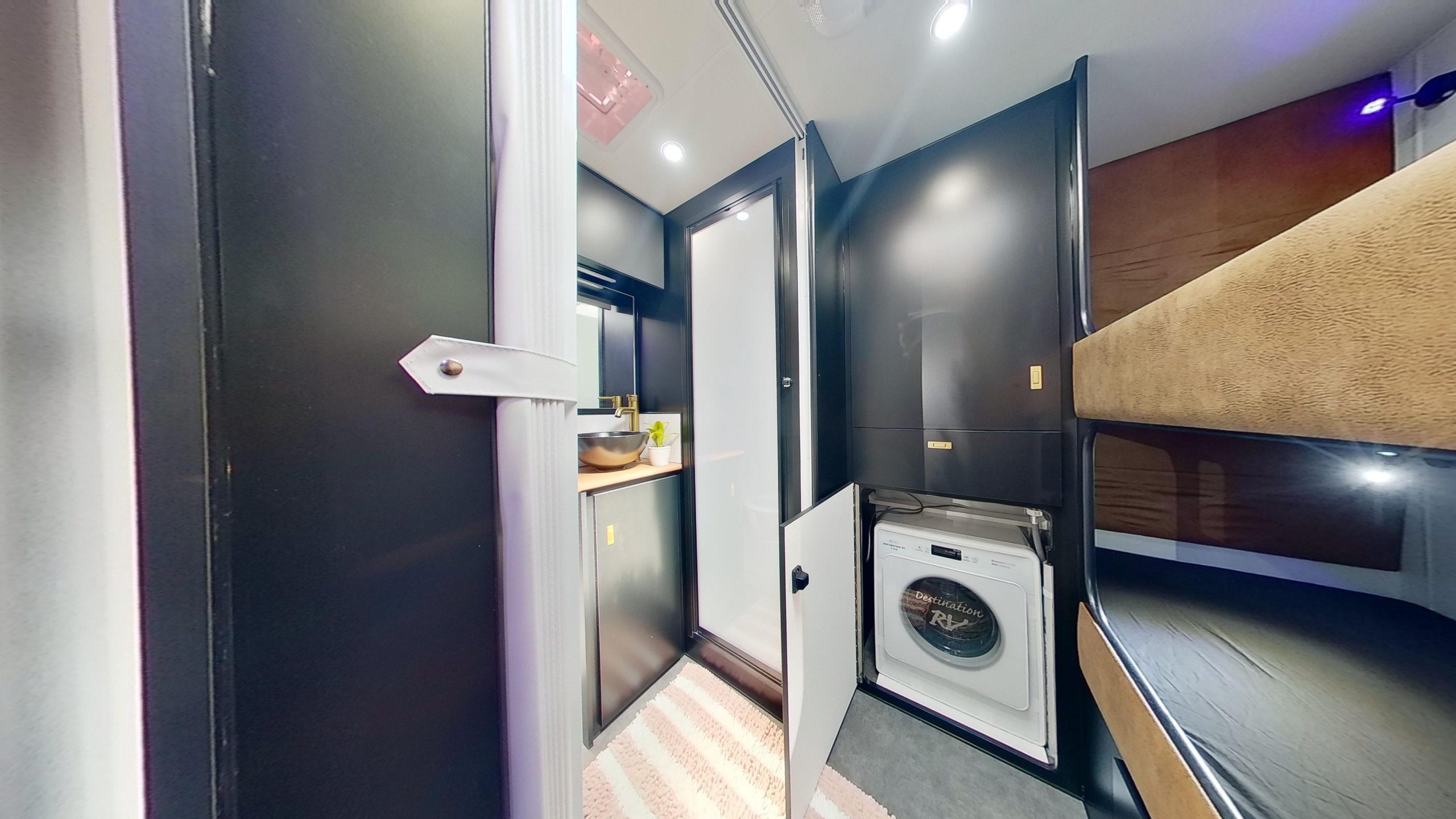 Highclere Caravans Royal 22' photo 9 of 10